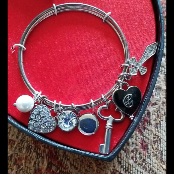GUESS Charm Bracelet - Picture 9 of 10